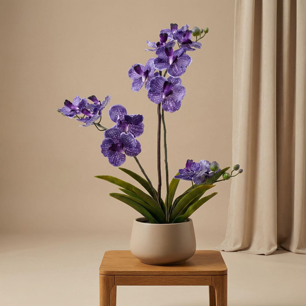 Orchidee Vanda Kunstpflanze – ca.60cm – Violett – Künstliche Orchidee im Topf – Pflegefreie Dekopflanze für Wohnzimmer Büro & Empfang-1